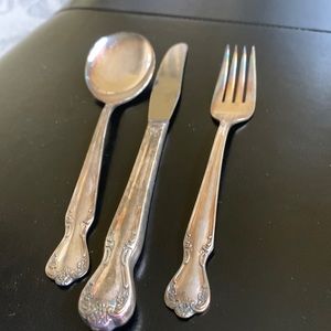 Rogers bros 12 place settings silver plated silver set